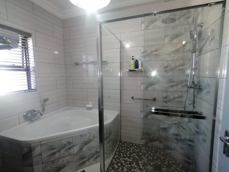 5 Bedroom Property for Sale in Fraaiuitsig Western Cape